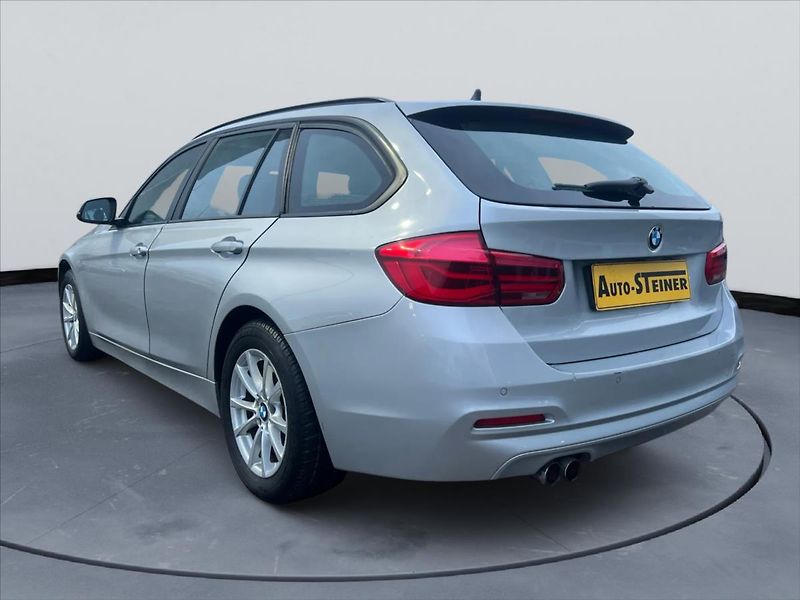BMW Řada 3 320d Automat 140kw - fotka 9 z 19