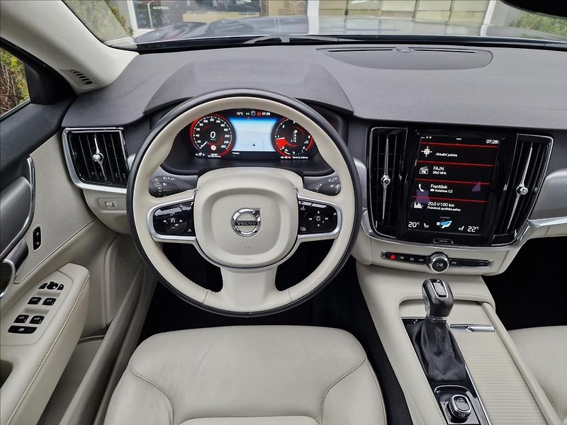 Volvo V90 2.0 D4 Momentum Pro,ČR,1.Maj. - fotka 12 z 50