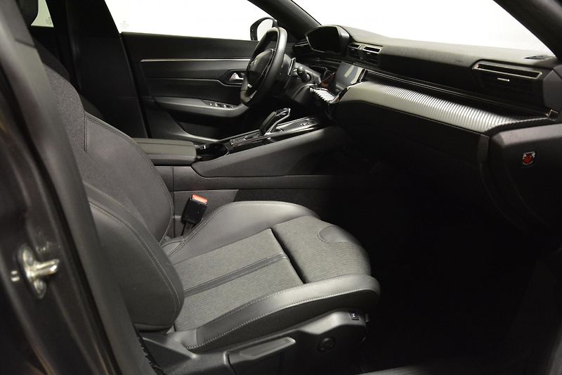 Peugeot 508 (2023) SW BlueHDi130 EAT8 ALLURE - fotka 28 z 40