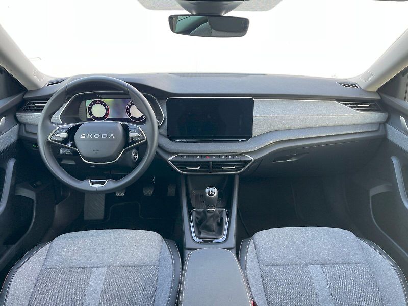 Škoda Octavia (2025) Combi 1,5 TSI / 110 kW Top Sel - fotka 5 z 30