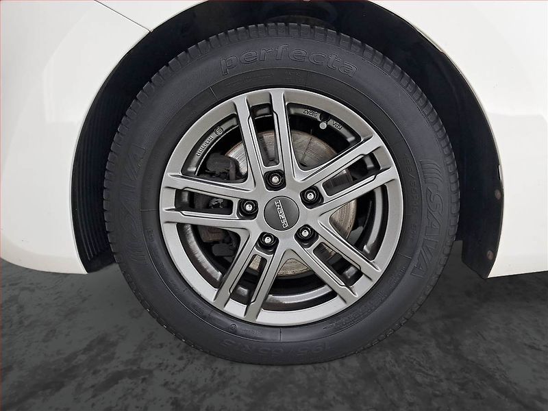 Hyundai i30 (2014) 1.6 MPI, Tempomat - fotka 14 z 16