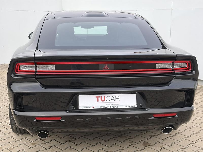Dodge Charger 4dv. R/T 3,0 V6 AWD - fotka 6 z 40
