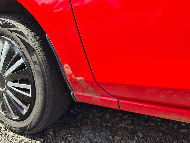 Mazda 2 1.3i 55kW, koroze prahů - fotka 20 z 21