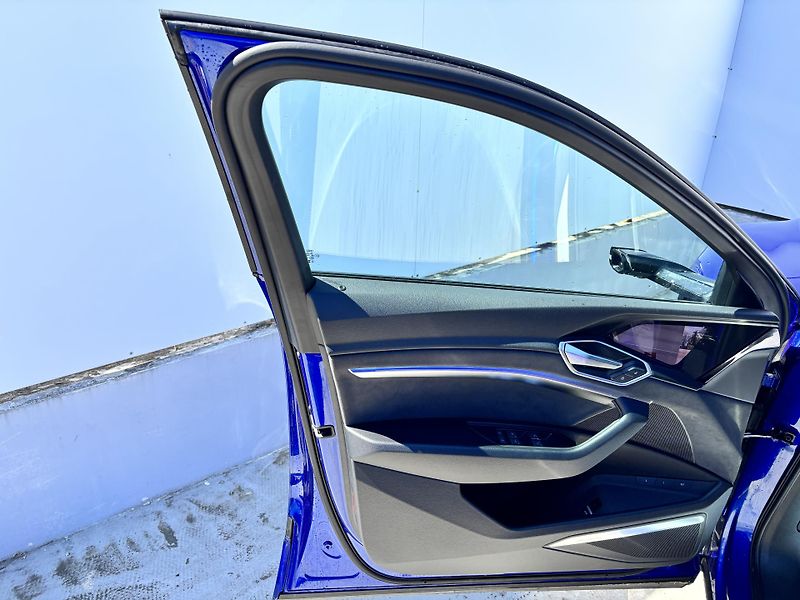Audi Q8 e-tron (2023) S-Line 55 300kW 114kWh Matrix  - fotka 16 z 41
