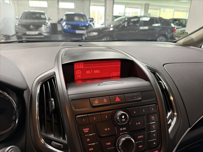 Opel Zafira 1,4   TURBO COSMO VÝHŘEV TZ - fotka 16 z 49
