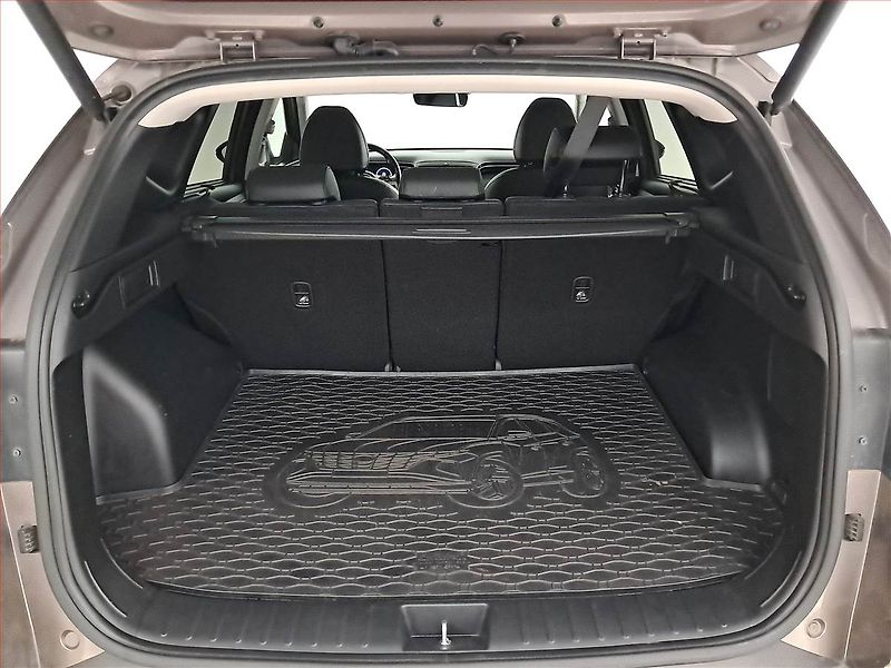 Hyundai Tucson (2022) 1.6 T-GDI HEV - fotka 14 z 23