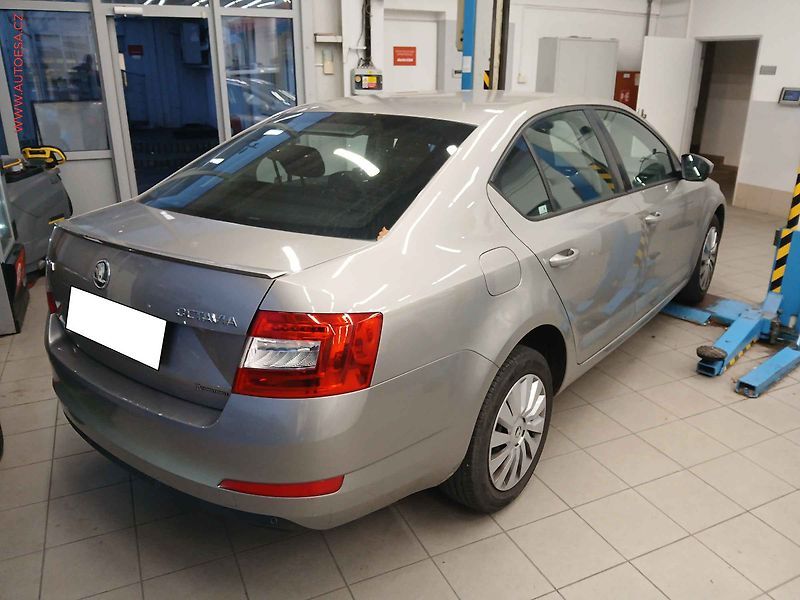 Škoda Octavia (2017) 1.4 TSI, ČR, DSG, park.asist - fotka 2 z 3