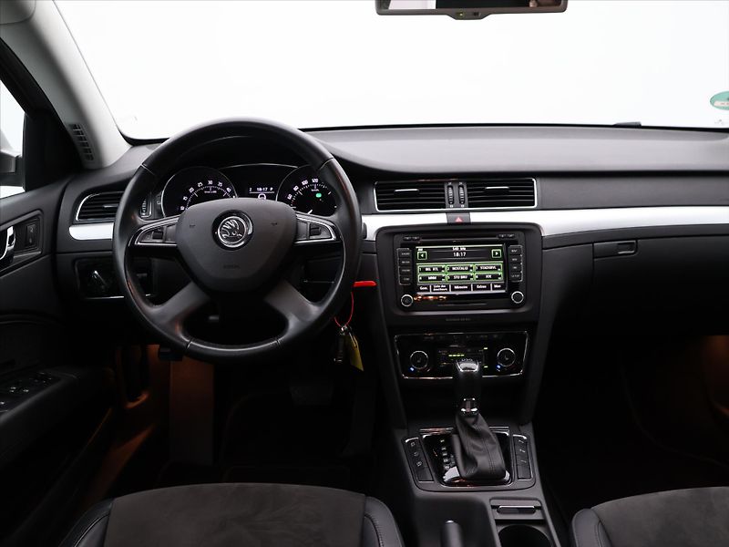 Škoda Superb 2,0 TDI 103kW DSG Elegance - fotka 23 z 31