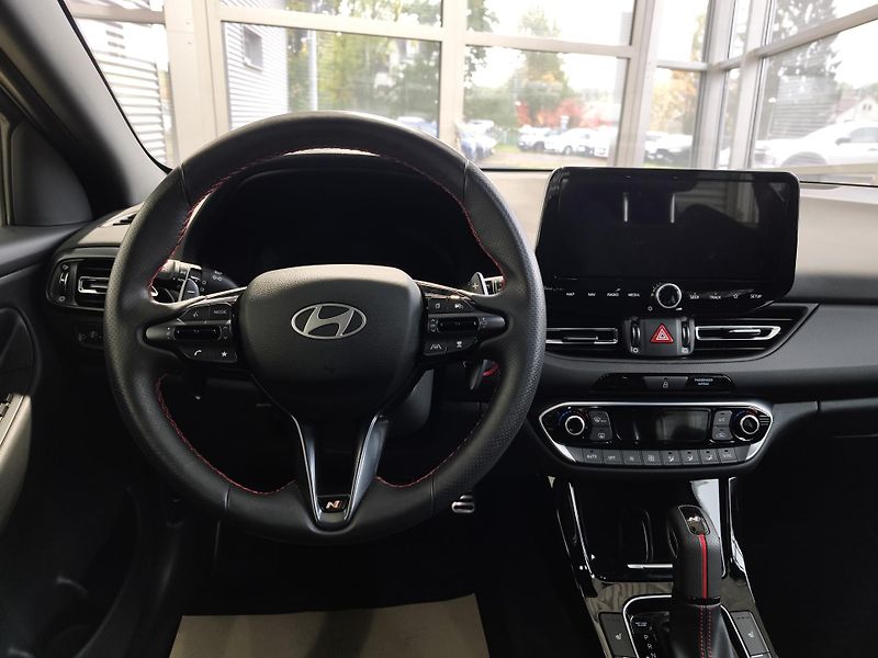 Hyundai i30 (2024) 1.0T-GDi 74kW N-line AT - fotka 11 z 21