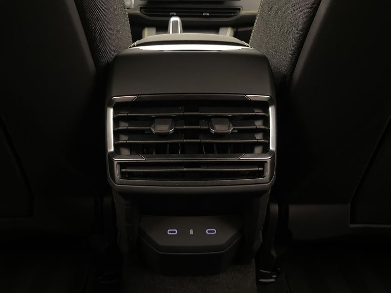 Lynk & Co 01 (2025) CORE PHEV AUT CZ 1.maj - fotka 95 z 95