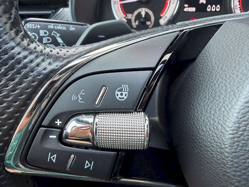 Škoda Kamiq (2024) 1.0 TSI 81kW DSG Monte Carlo - fotka 12 z 35