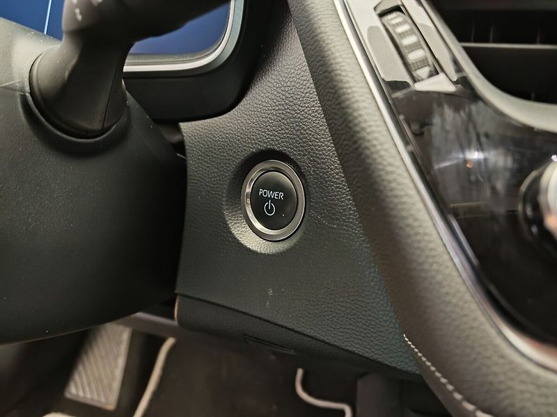 Toyota Corolla 1.8 Hybrid Comfort e-CVT sedan - fotka 28 z 36