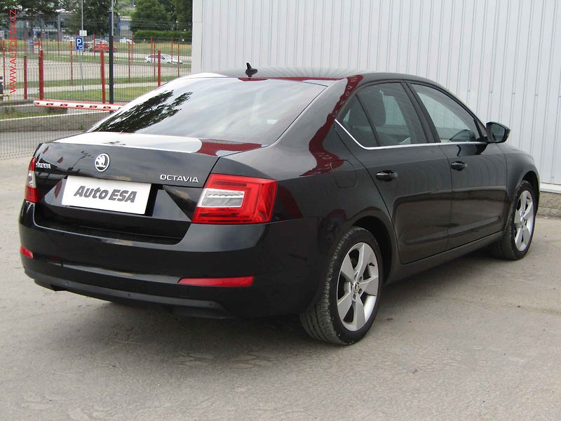 Škoda Octavia (2014) 2.0 TDi, 2.maj,ČR, Elegance - fotka 4 z 18