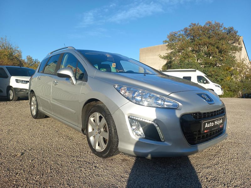 Peugeot 308 (2012) SW 1.6eHDi 82kW Panorama - fotka 2 z 22