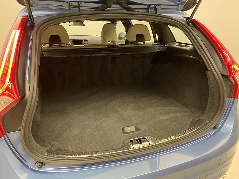 Volvo V60 D2 SUMMUM AUT - fotka 6 z 44