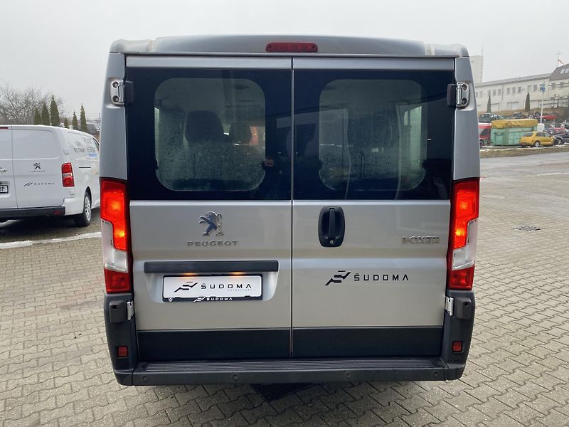 Peugeot Boxer (2019) L1H1 BlueHDi 140k MAN6 9 míst - fotka 6 z 22