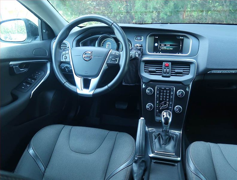 Volvo V40 (2016) 2.0 D3, Automat, Serv.kniha - fotka 7 z 18