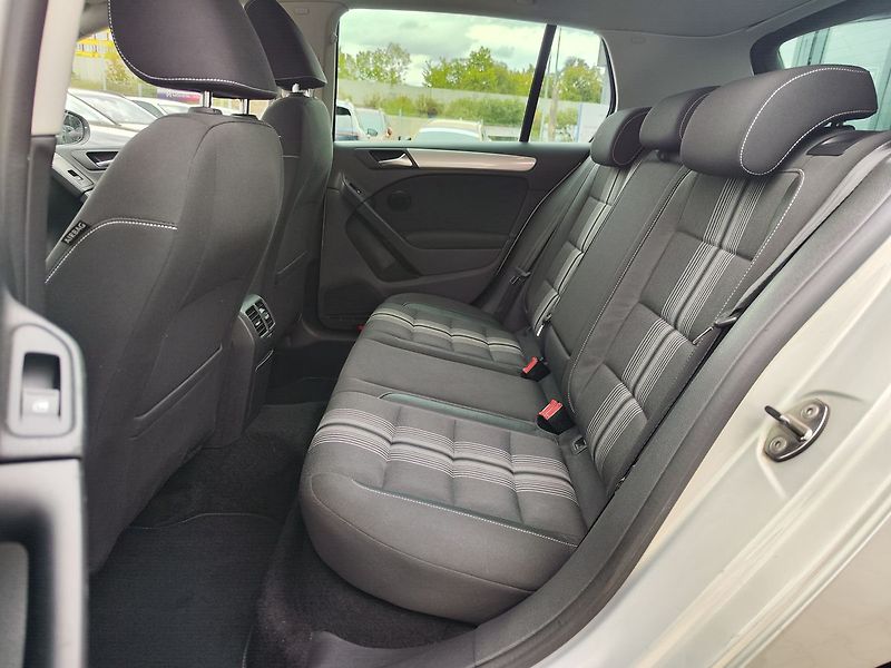 Volkswagen Golf 1.6 TDI/77kW Match DSG - fotka 11 z 30