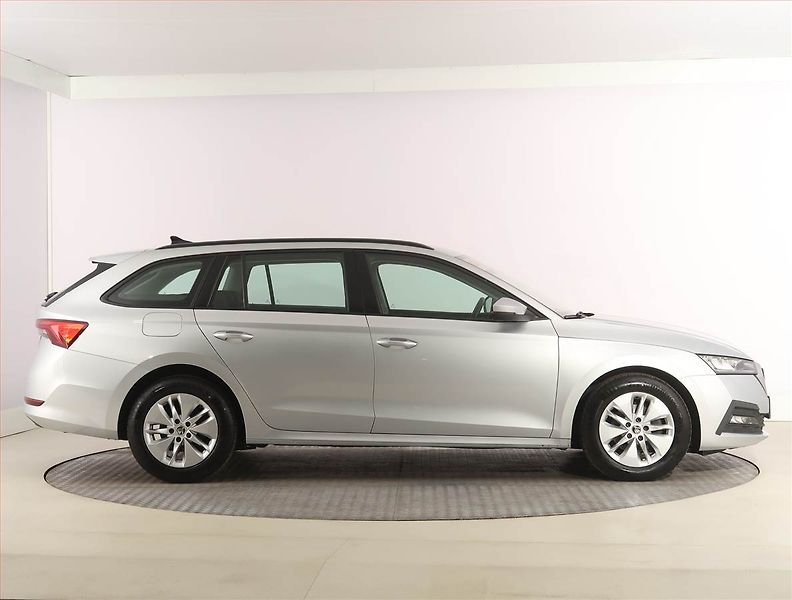 Škoda Octavia (2022) Ambition 2.0 TDI, Automat - fotka 6 z 30