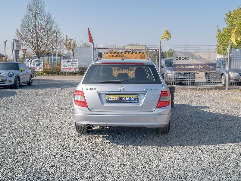 Mercedes-Benz Třídy C (2009) 200 135KW mat – NAVIGACE - fotka 6 z 46