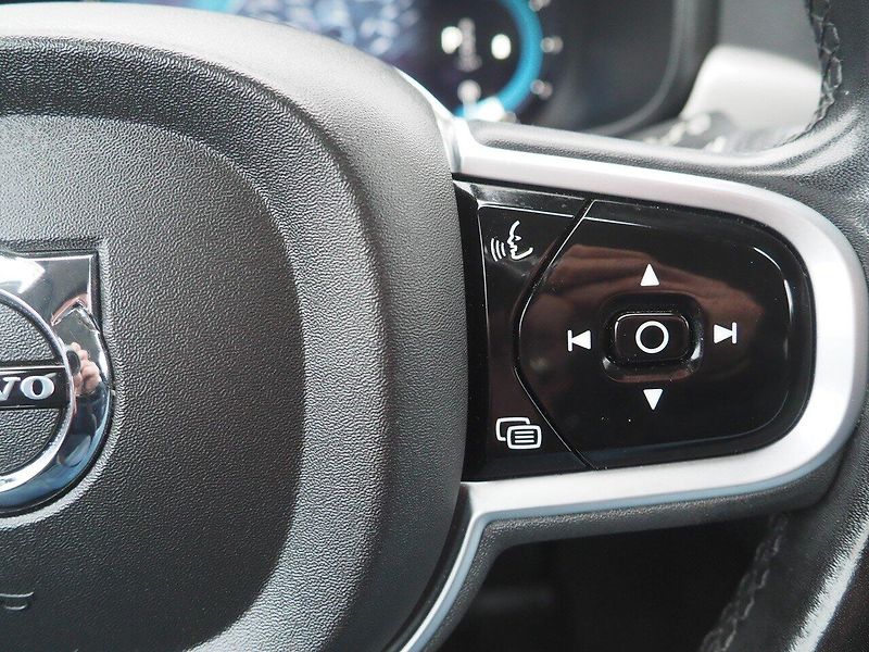 Volvo V90 (2022) B4, Momentum Pro - fotka 26 z 50