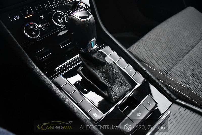 Škoda Superb 2.0TDi DSG TAŽNÉ CANTON - fotka 37 z 58