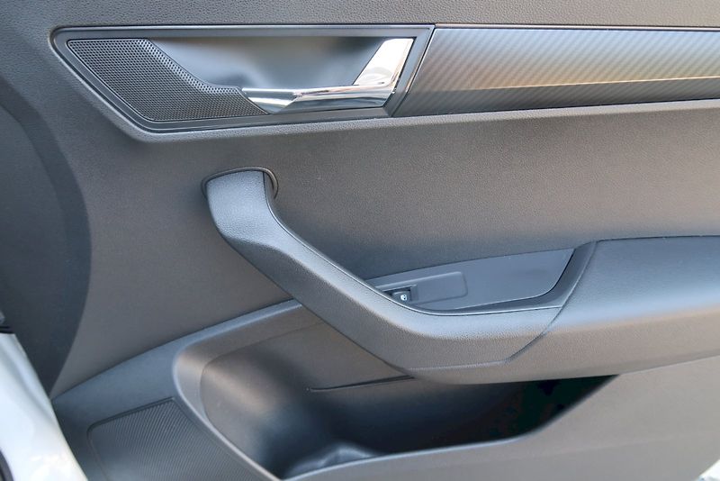 Škoda Karoq (2023) SPORTLINE 1.5 TSI 110 kW DSG - fotka 24 z 29