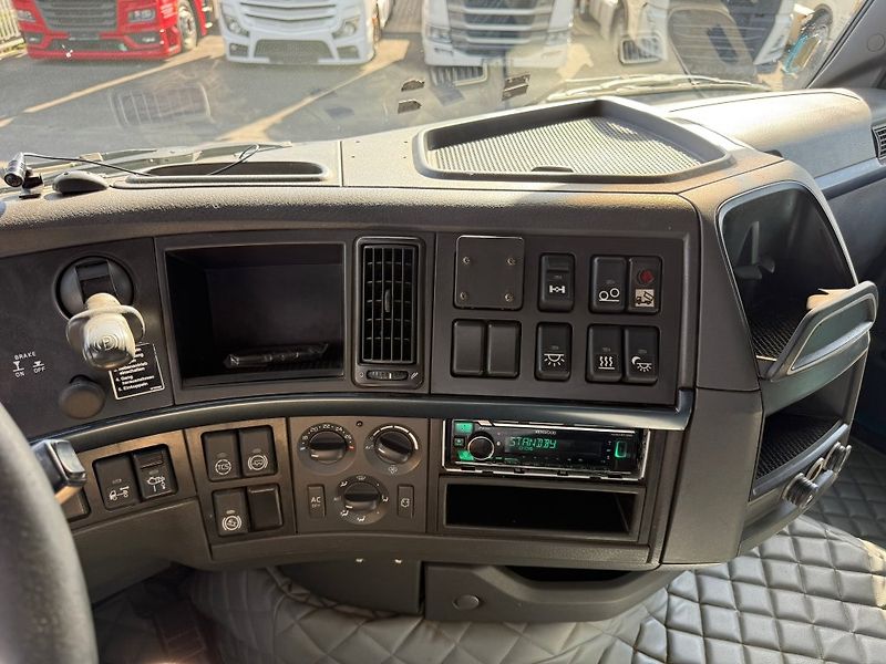 Volvo FH460 6x2 S2 EURO 5 - fotka 19 z 20