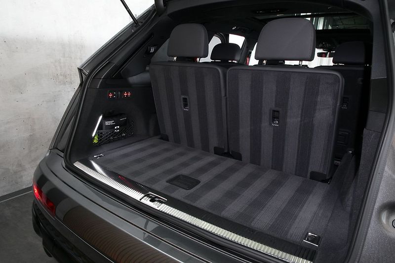 Audi Q7 3.0TDI 210kW S-line 7m ZÁRUKA - fotka 46 z 50