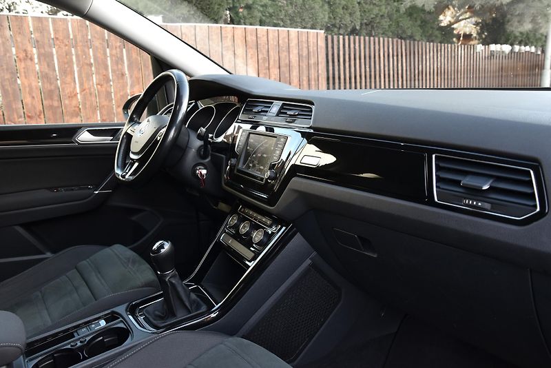 Volkswagen Touran 1.6 TDi 6st COMFORTLINE,7 MÍST - fotka 43 z 50
