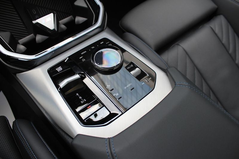 BMW X3 30e xDrive - fotka 11 z 27