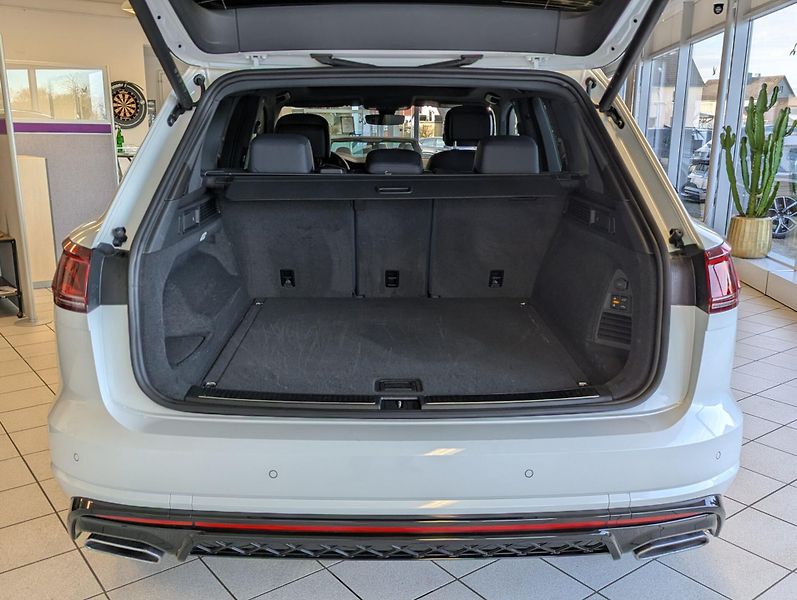 Volkswagen Touareg TDI 210kW R-Line Vzduch Pano H - fotka 24 z 27