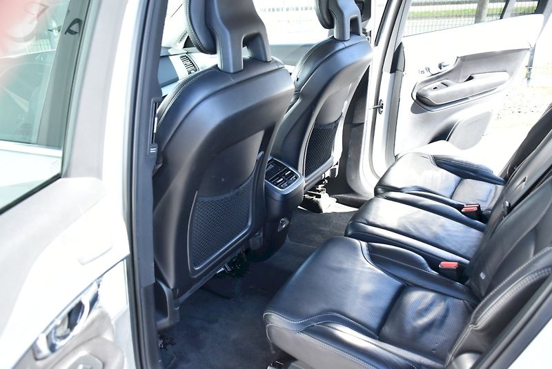 Volvo XC90 (2016) D5 - fotka 28 z 32