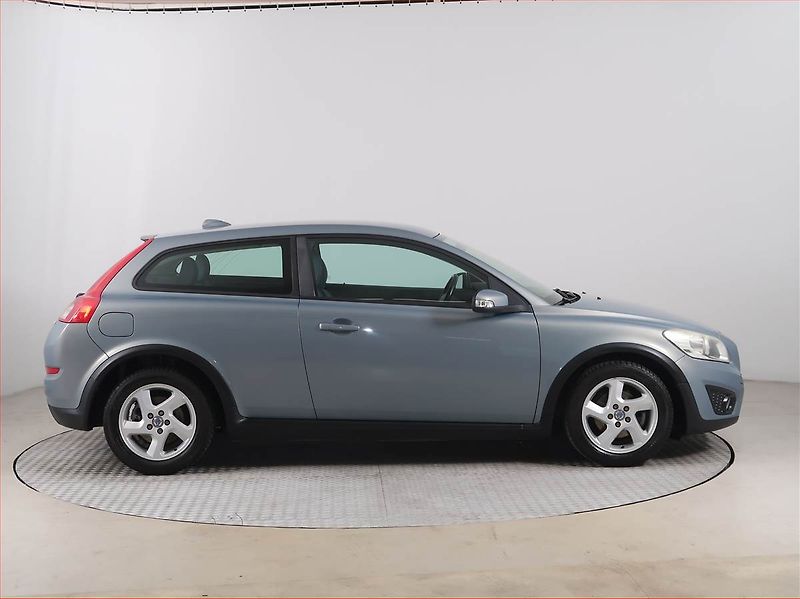 Volvo C30 (2011) 1.6 i, Tempomat, Park. senzory - fotka 6 z 15