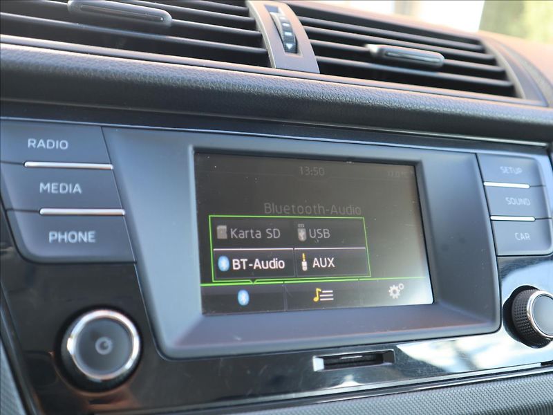 Škoda Fabia 1,2   TSi 66kW ParkPilot Klima - fotka 14 z 30
