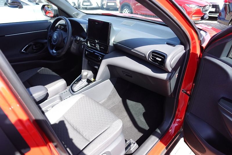 Toyota Yaris Cross 1,5 HEV Style - fotka 12 z 33