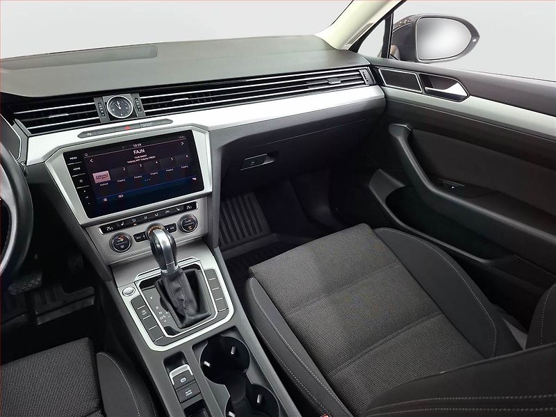 Volkswagen Passat (2018) 2.0 TDI, Automat, Navi - fotka 8 z 21