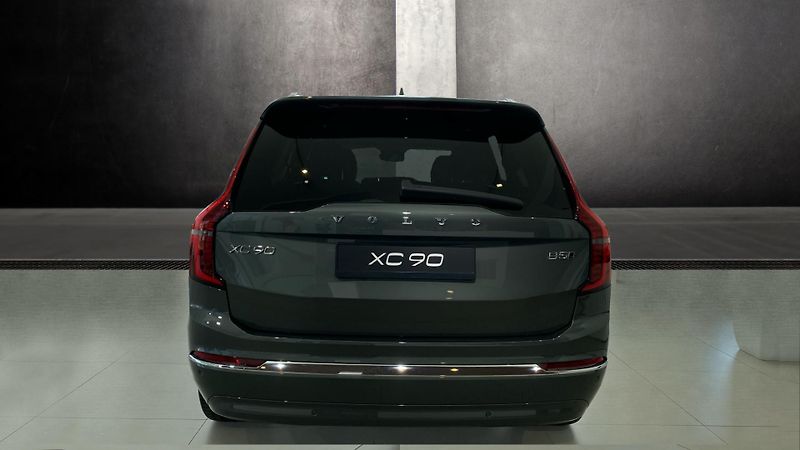Volvo XC90 (2026) PLUS BRIGHT, B5 AWD, 184+10 kW - fotka 5 z 14