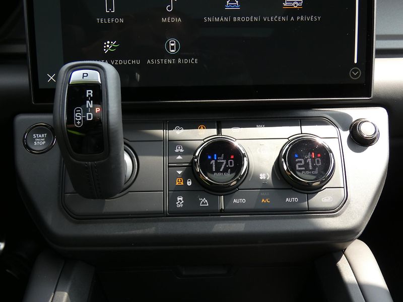 Land Rover Defender 110 4,4 OCTA P635 - fotka 33 z 48