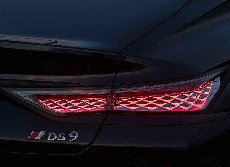 Vlajková loď francouzského automobilového průmyslu se dobře vyjímá v každém prostředí
