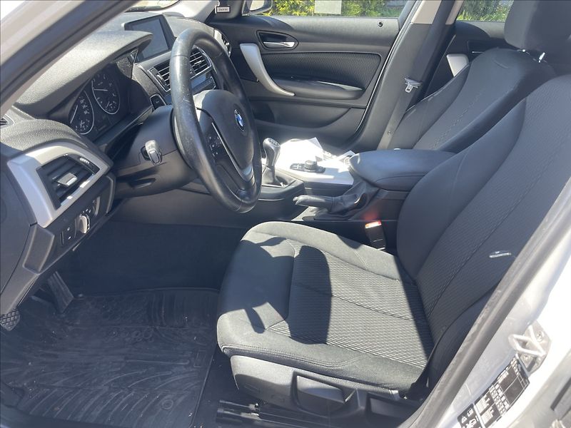 BMW Řada 1 2,0 d 110kw xDrive - fotka 7 z 33