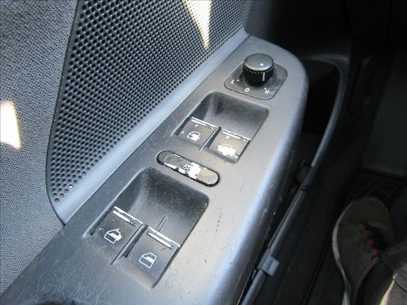 Volkswagen Jetta 2,0 TDi 103kW - fotka 18 z 24