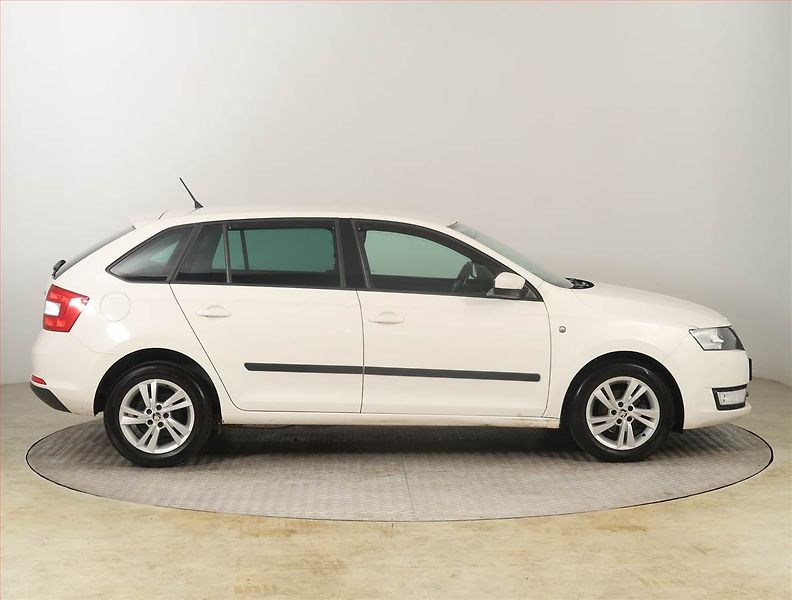 Škoda Rapid (2014) Spaceback 1.2 TSI, Serv.kniha - fotka 6 z 16