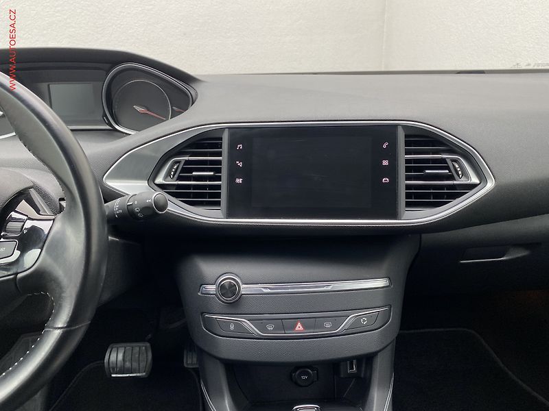 Peugeot 308 (2019) 1.2PT, Allure, AT, navi, TZ - fotka 12 z 18