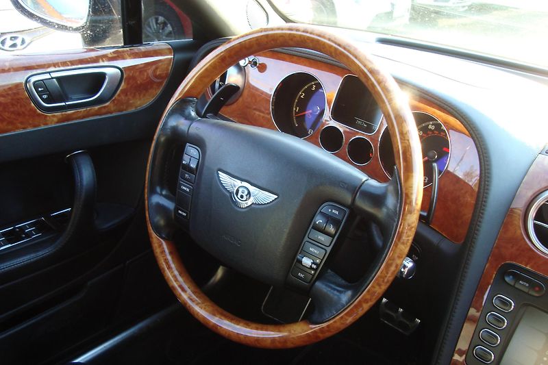 Bentley Continental Flying Spur (2006) 6.0 V12 TwinTurbo - fotka 37 z 54