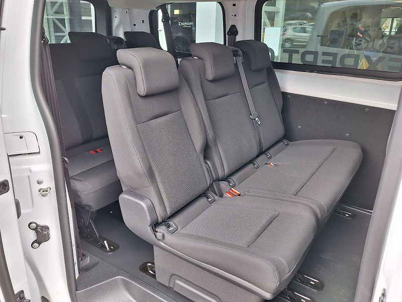 Peugeot Expert (2026) Combi L2 2.0 BlueHDi 180 S&S E - fotka 15 z 17