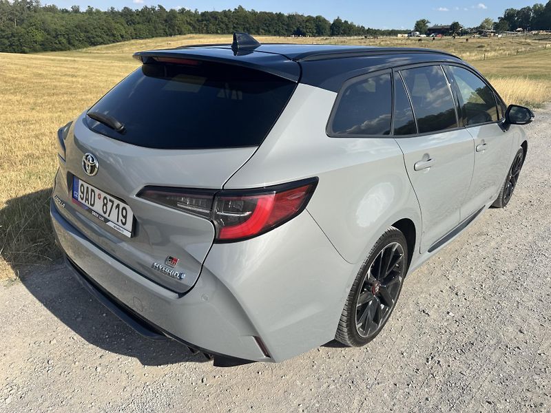 Toyota Corolla (2022) GR SPORT 2.0 HYBRID 135kW ČR - fotka 3 z 28