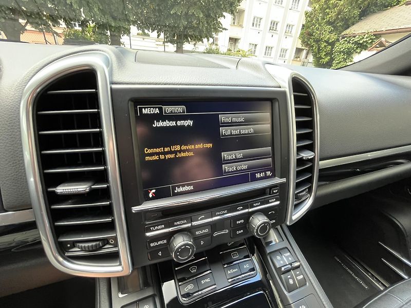 Porsche Cayenne (2016) 3.0 TDI V6 - fotka 31 z 39
