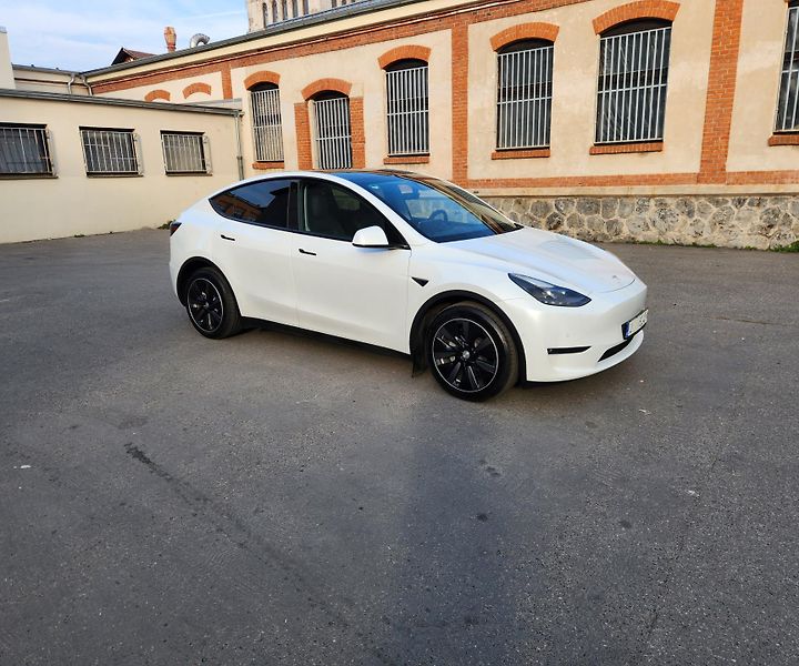 Tesla Model Y (2021) TEPELKO*ZÁRUKA*TAŽNÉ*AWD* - fotka 45 z 45