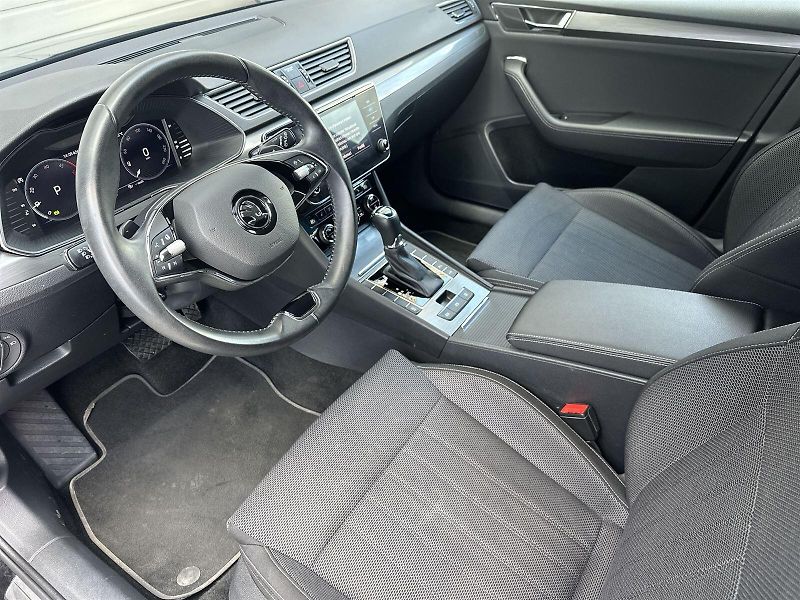 Škoda Superb (2023) Combi 2.0 TDI DSG Style - fotka 8 z 34